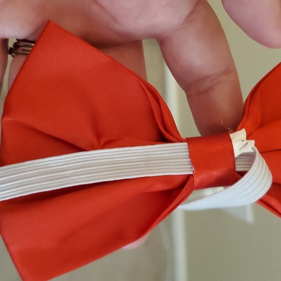 Red bow tie for halloween costume - Picture 2 of 2